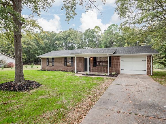 4th image of 122 Honeysuckle Ln