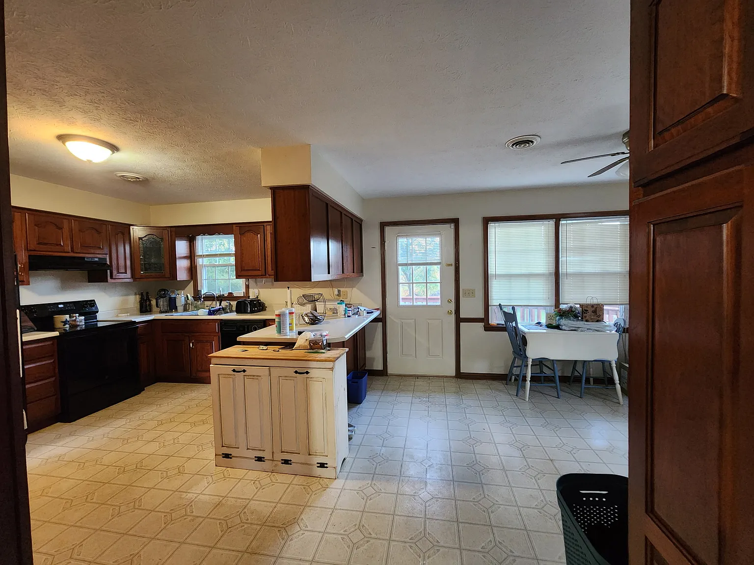 3 bed, 1274 sqft, $1,400 — Photo 3