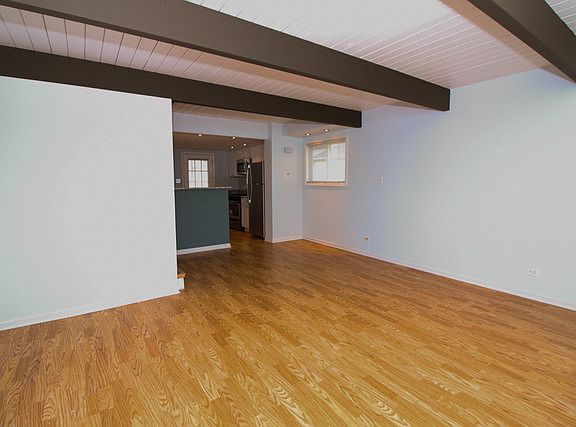 4th image of 489 Meadow Green Ln