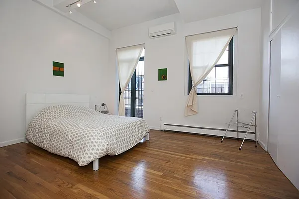 Rented by Olshan Realty | media 3