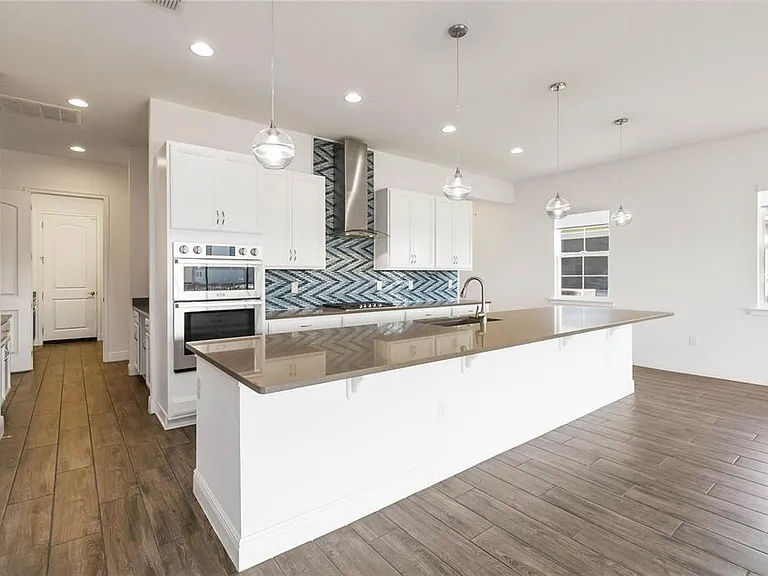 2709 Greenlands St — Photo 10