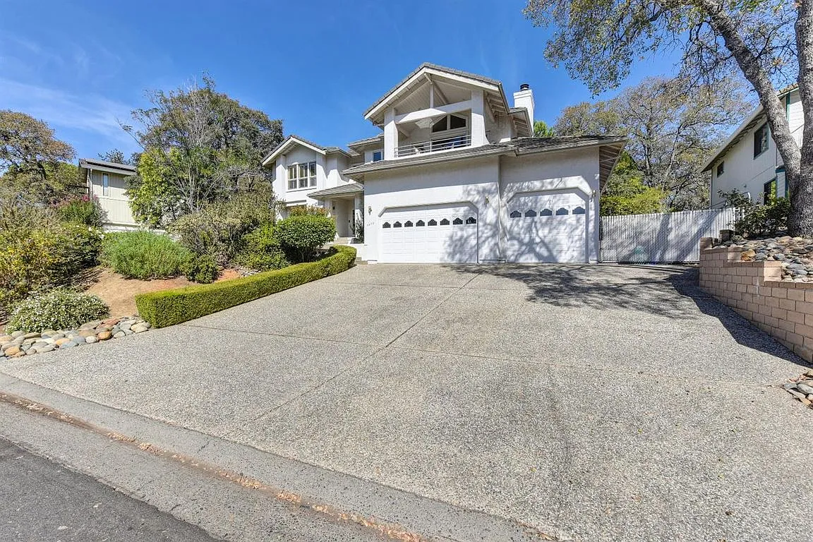 3373 Ridgeview Dr photo 1