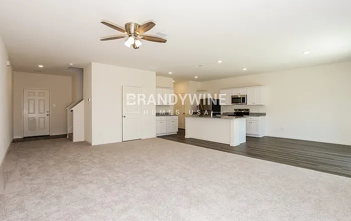 4 bed, 2.0 bath, 2121 sqft, $2,305 — Photo 4