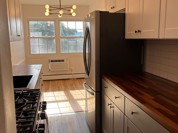 2nd image of 6 Colonial Rd APT 44