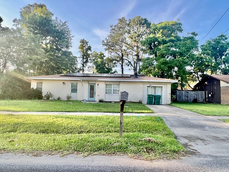 1st image of 805 Meadow Ln