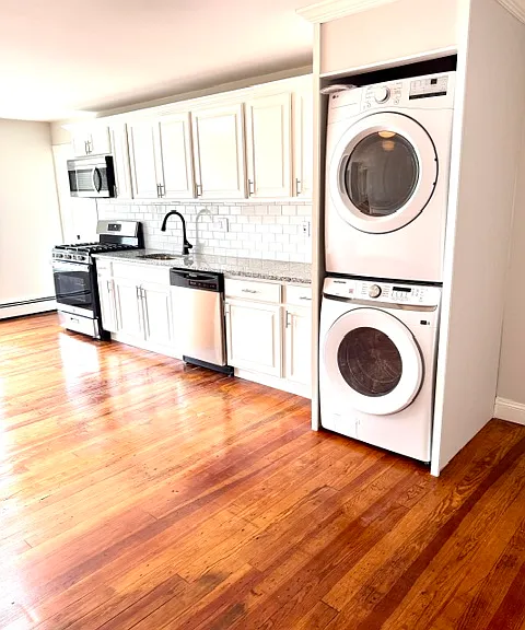 215 State St #D — Photo 2