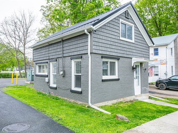 2 Chapel St, Castile, NY 14427