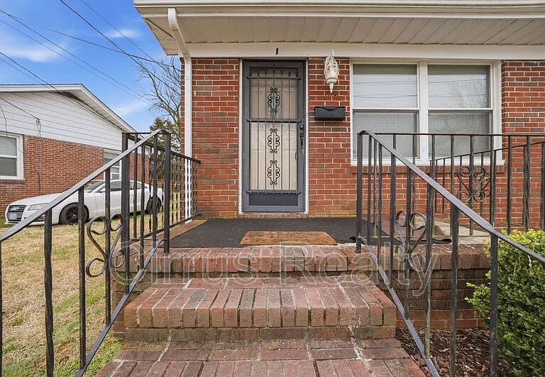 1 Shelby St — Photo 4