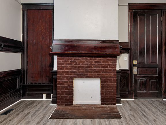 3rd image of 629 Swan St #B