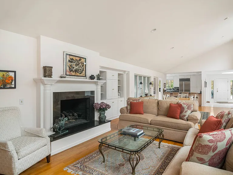 14 Indian Pipe Dr — Photo 6
