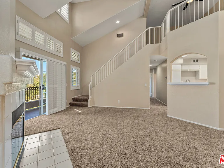 1010 S Farralon Ln — Photo 2