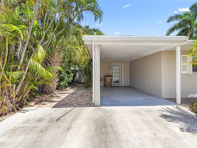 809 SE 14th Dr — Photo 11