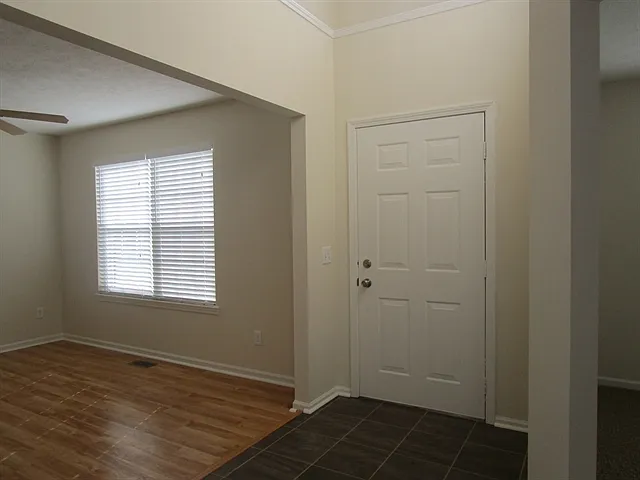 5964 Keensburg Dr — Photo 6