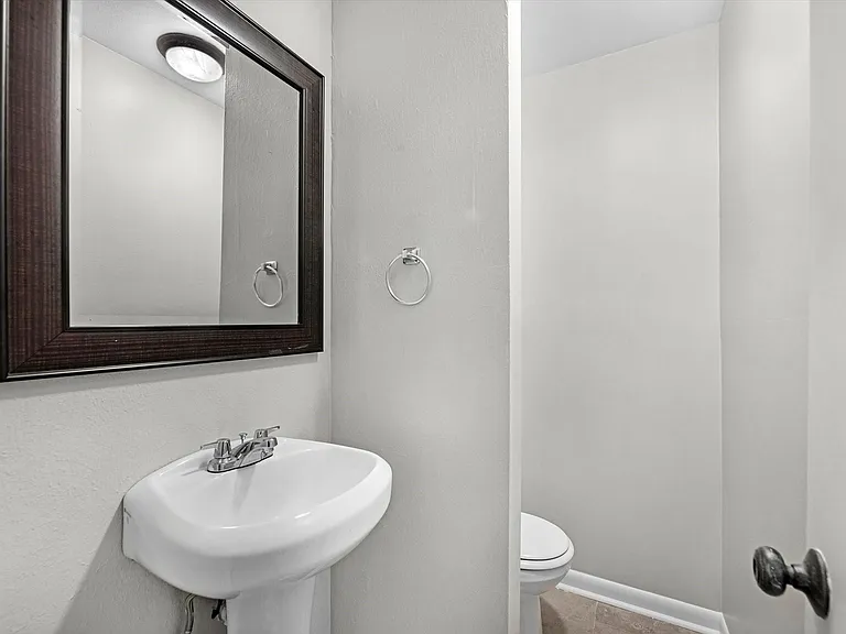 2647 Marilee Ln — Photo 17
