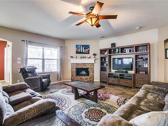 4th image of 3823 Laurel Crossing Dr