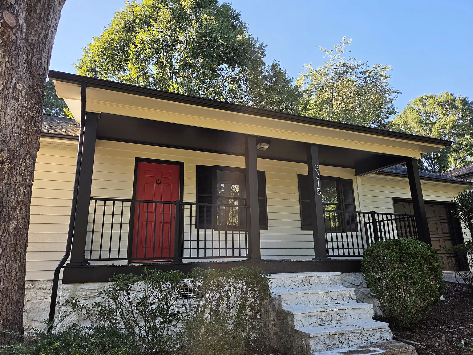 3 bed, 1369 sqft, $1,895 — Photo 2