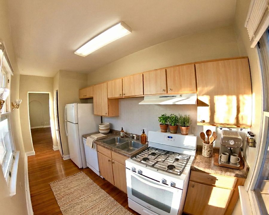 1st image of 1516 N Cascade Ave APT 9