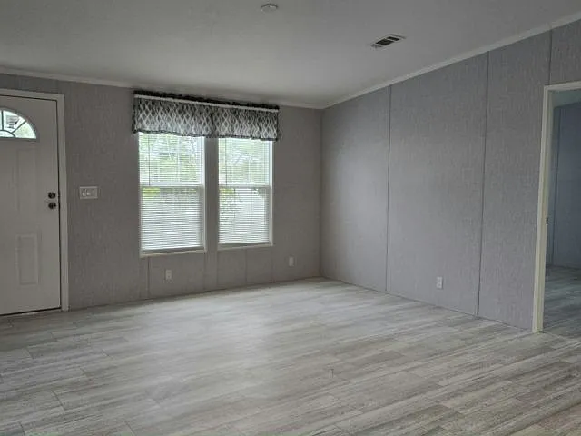 3 bed, 2.0 bath, 1120 sqft, $1,715 — Photo 2