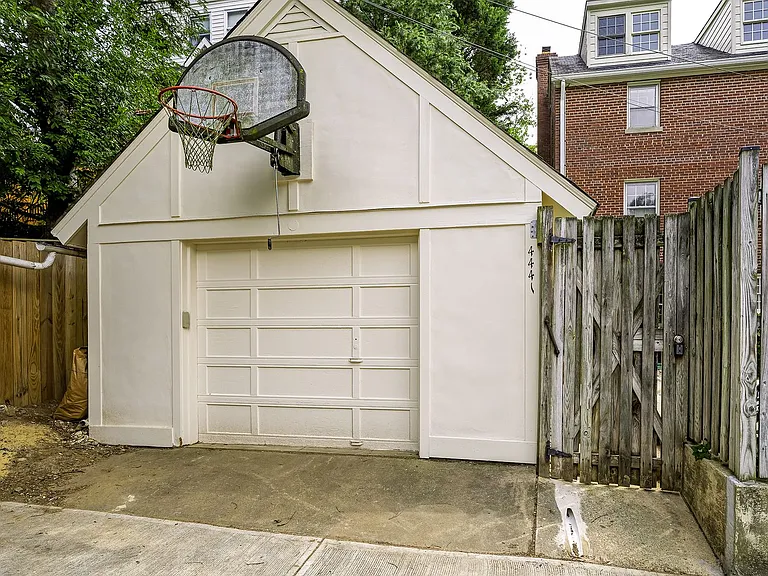 4441 Brandywine St NW — Photo 25