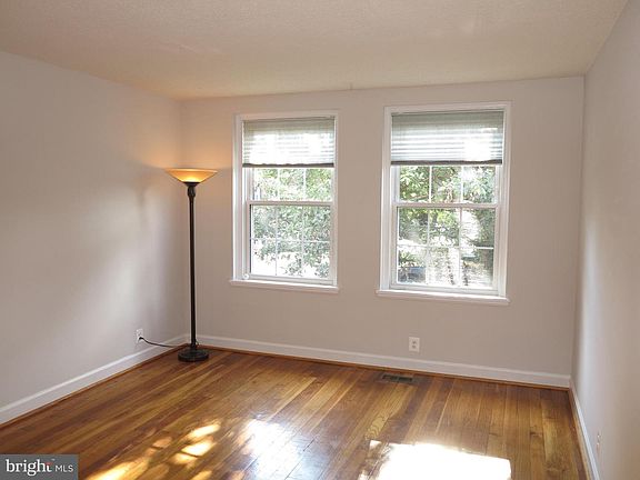 3rd image of 2865 S Buchanan St APT A2