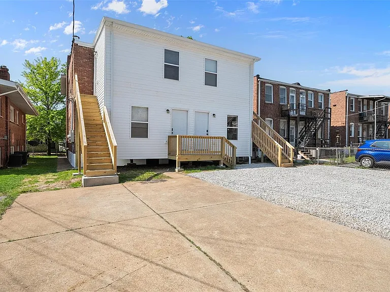 5303 Bancroft Ave #2W — Photo 17