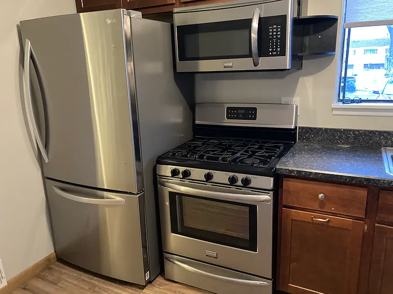 325 Dahlgren Dr — Photo 3