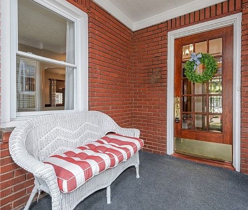 4th image of 544 Parker Ave