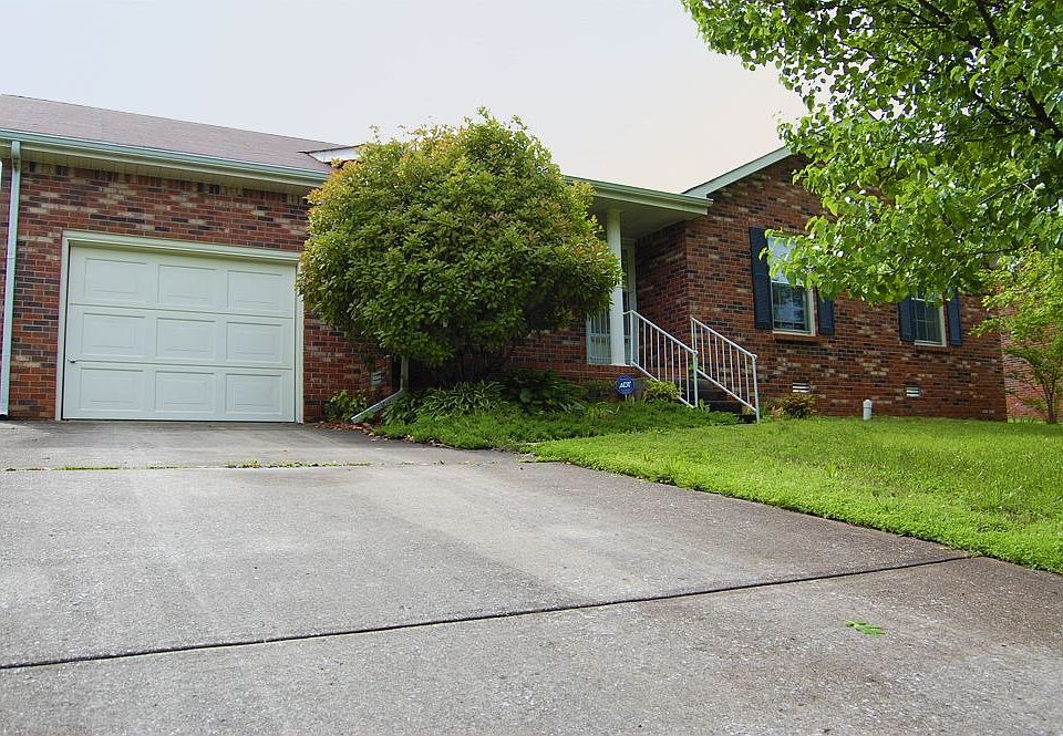 1264 Cloverdale Dr., located in established neighborhood.