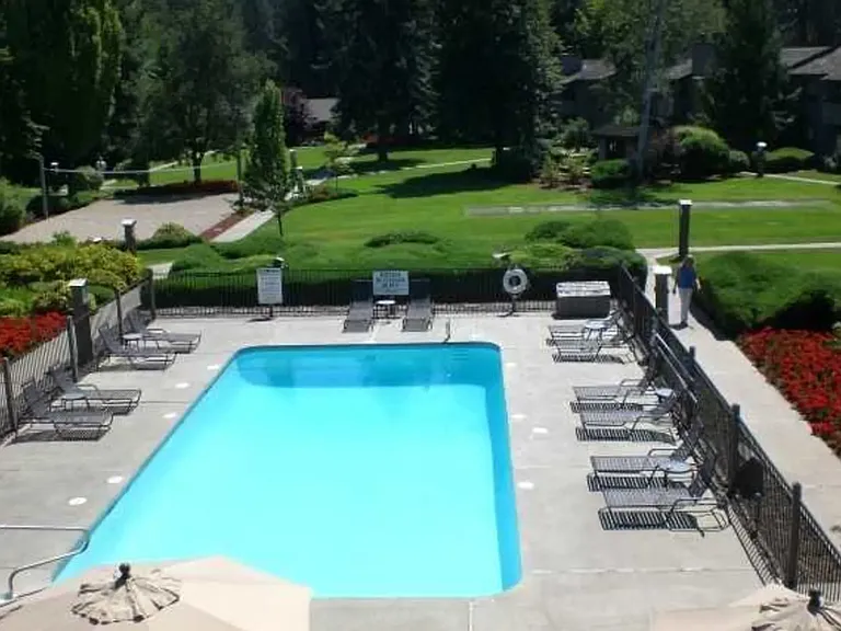 Lake Villa Apartments — Photo 30