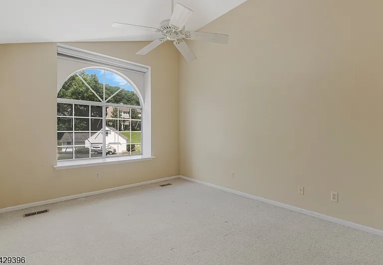 44 Spruce Ct — Photo 18