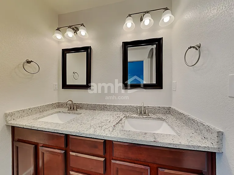 2496 Sierra Springs Dr — Photo 15