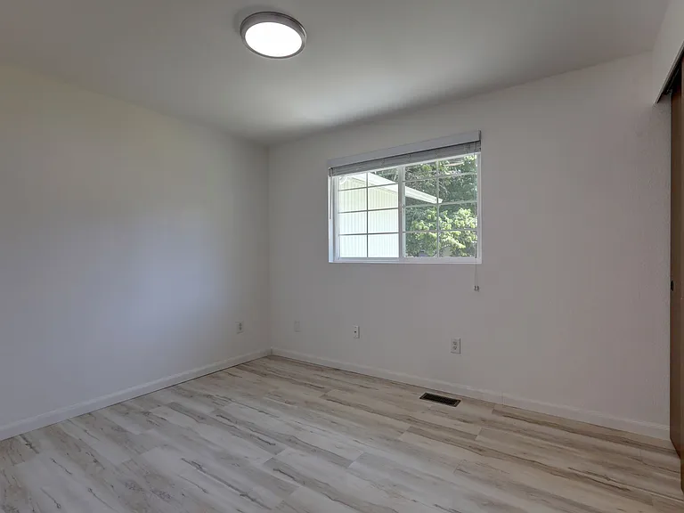 8015 NE 143rd St — Photo 12