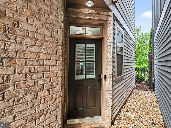 4th image of 1056 Moorewood Ln