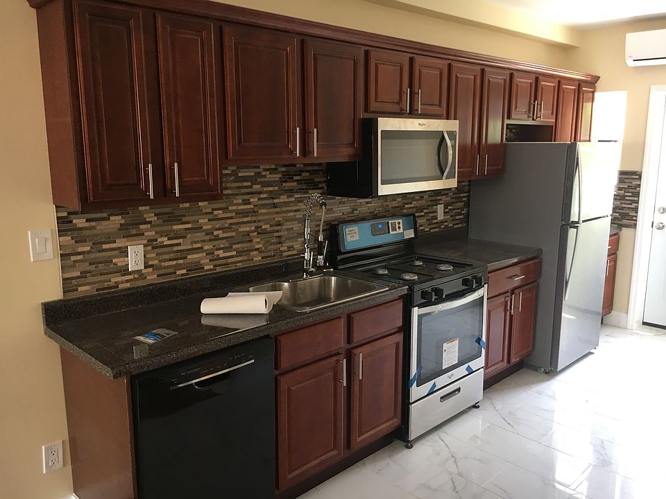 1st image of 631 Crawford Ave