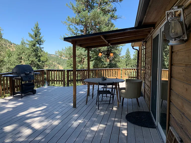 724 Magnolia Dr — Photo 1