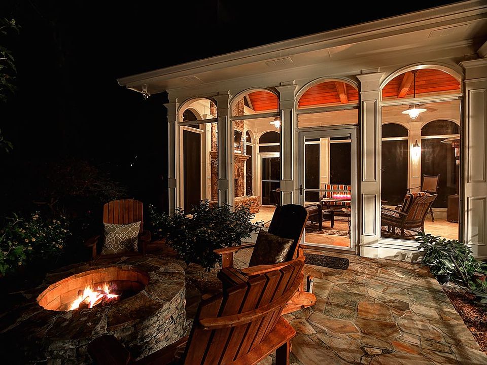 2nd image of 1008 Colonnade Way