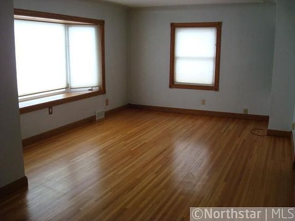 3rd image of 1027 12th Ave N