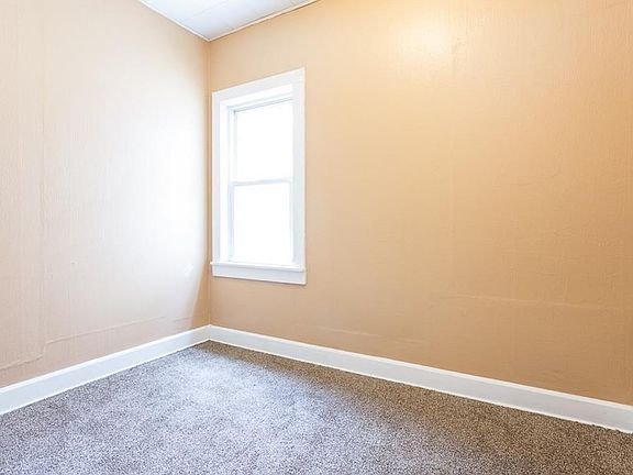 5th image of 3012 Montclair Ave