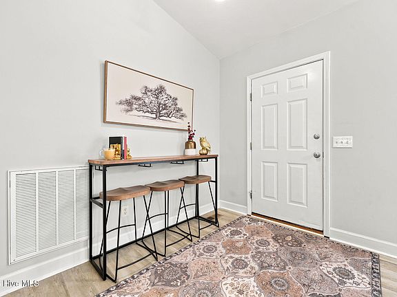 5th image of 2405 Longleaf Drive W