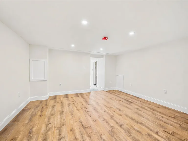 6419 Race St #B — Photo 10
