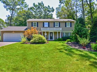 18 Highwoods Ct, Saint James, NY 11780