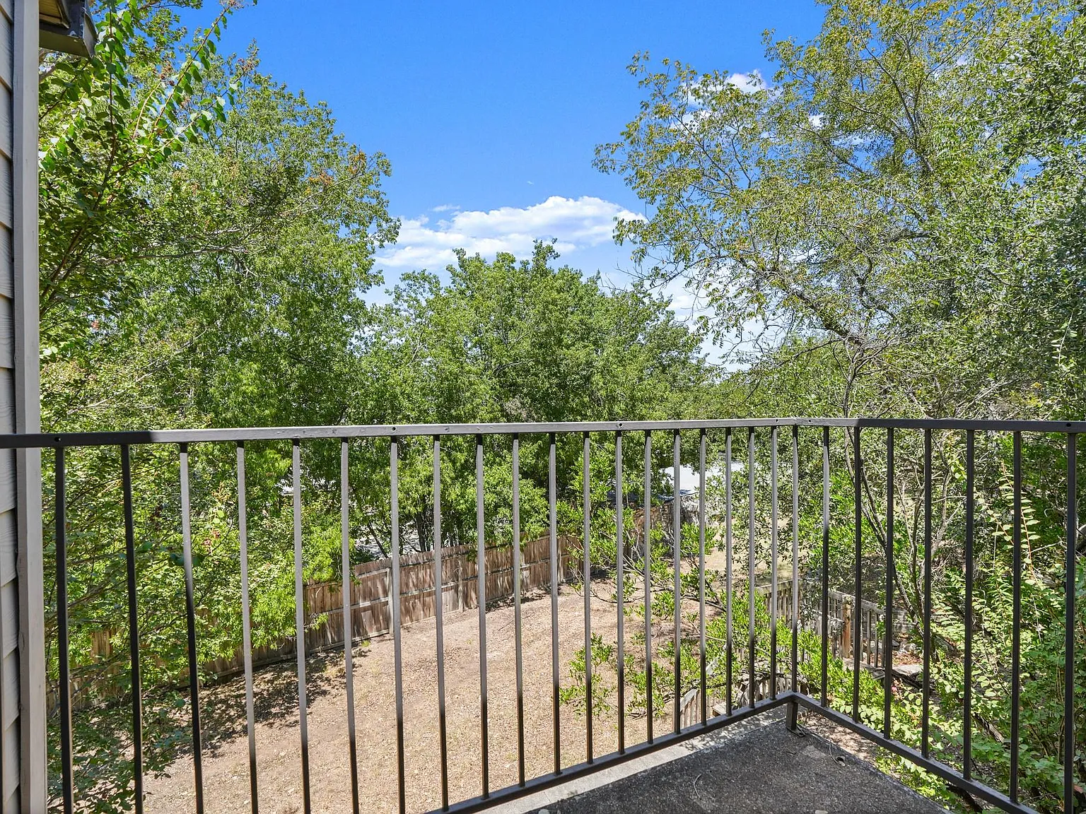 3 bed, 2.0 bath, 1342 sqft, $2,200 — Photo 3