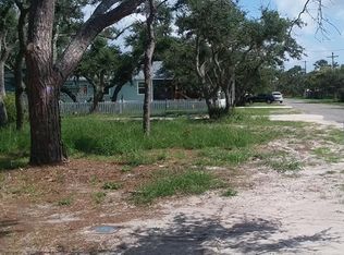 611 N 6th St, Fulton, TX 78358