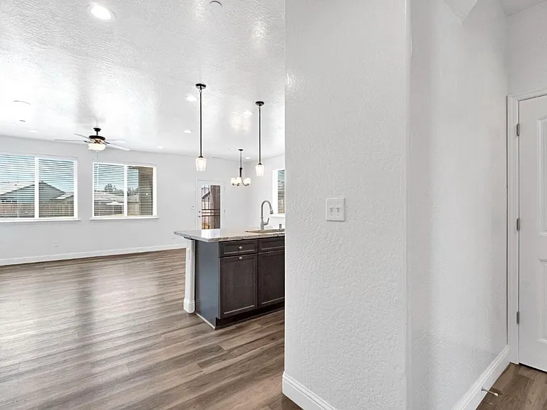 1148 Summit Ct — Photo 7