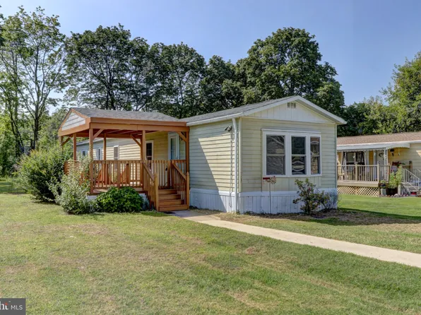 893 Clover Ave, Mullica Hill, NJ 08062