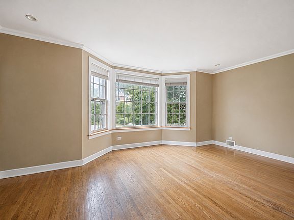 3rd image of 926 Harrison St