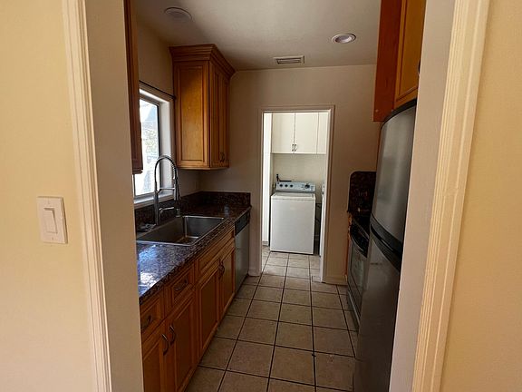 4th image of 537 W Sierra Madre Blvd