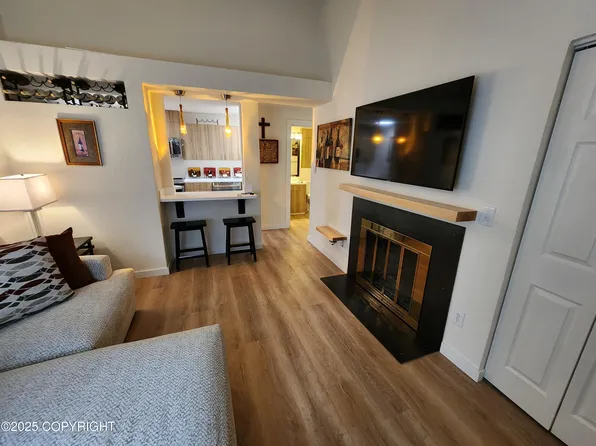 4342 Reka Dr, Anchorage, AK 99508