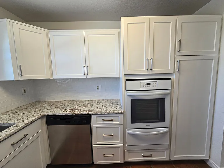 1421 Santa Margarita St #G — Photo 12