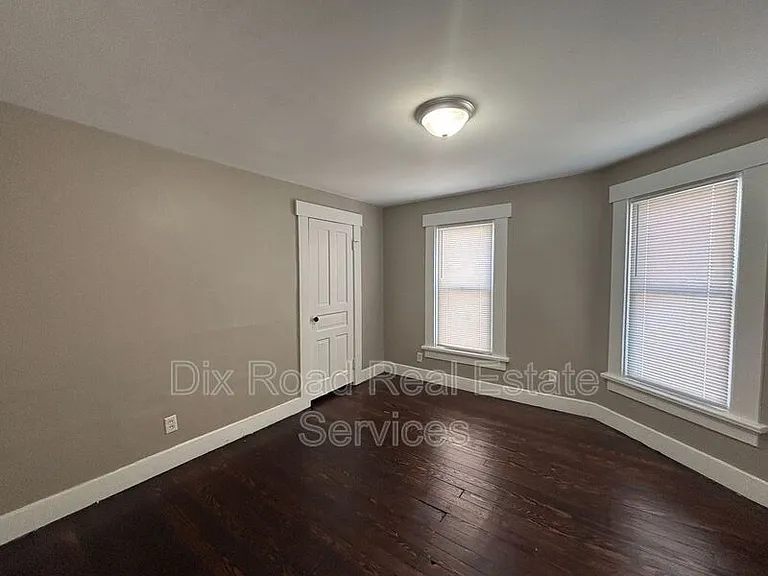 67 S McGee St — Photo 18